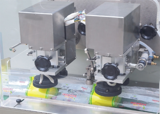 Máy đóng gói túi ngang pittông tự động với màng PE