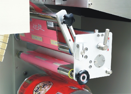 Máy đóng gói dòng chảy ngang tự động quay Cookies 250mm Kéo màng xuống dưới